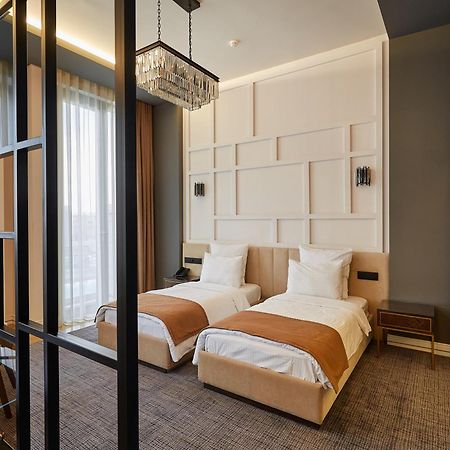 Aghababyan's Hotel Yerevan Bagian luar foto A room at the hotel