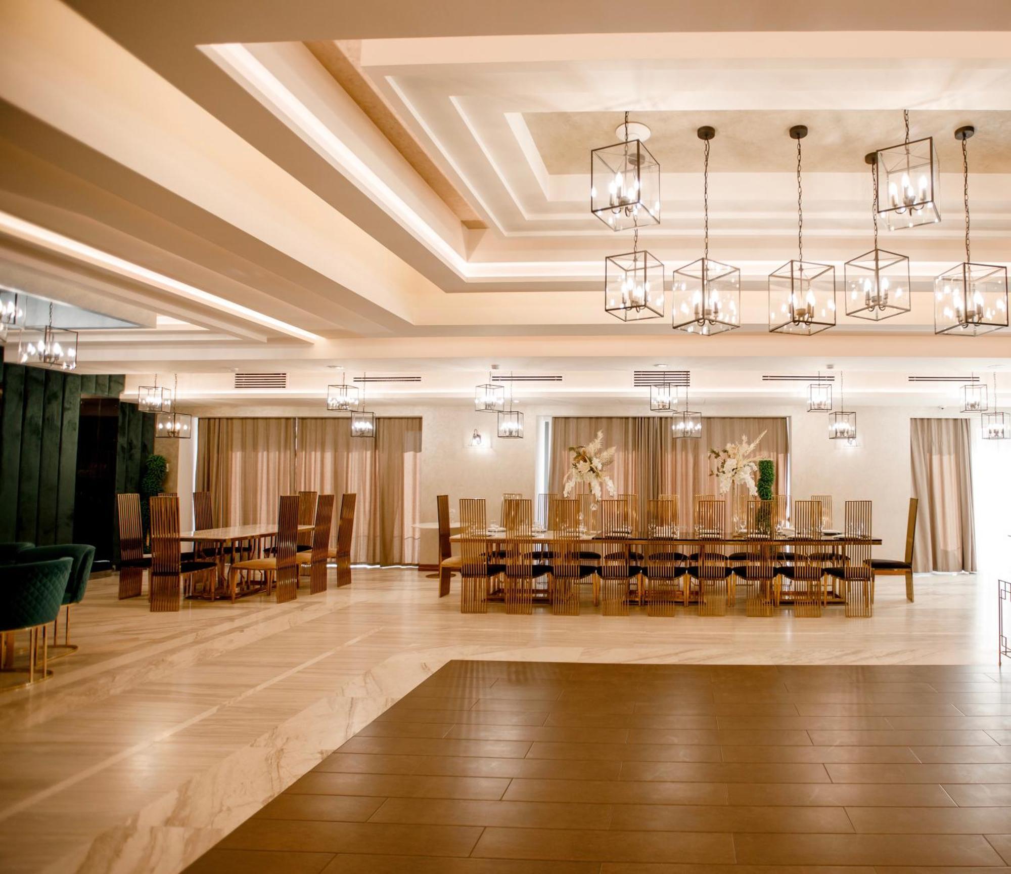 Aghababyan's Hotel Yerevan Bagian luar foto The ballroom