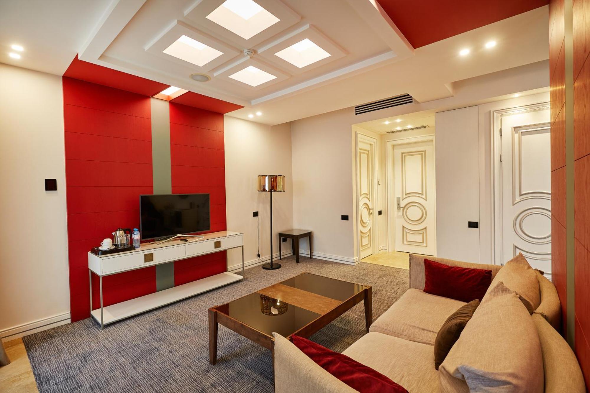 Aghababyan's Hotel Yerevan Bagian luar foto A suite at the hotel
