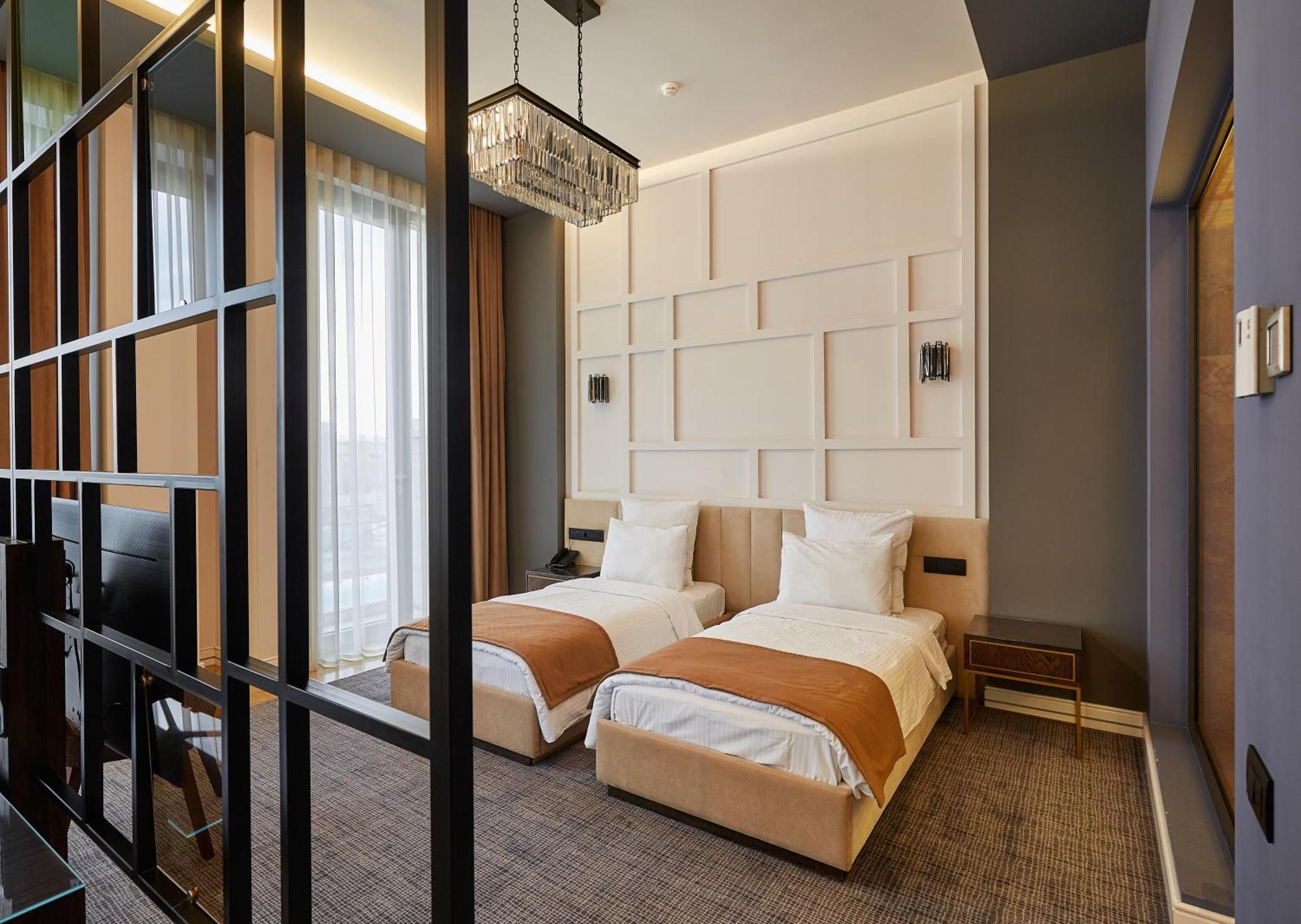 Aghababyan's Hotel Yerevan Bagian luar foto A room at the hotel