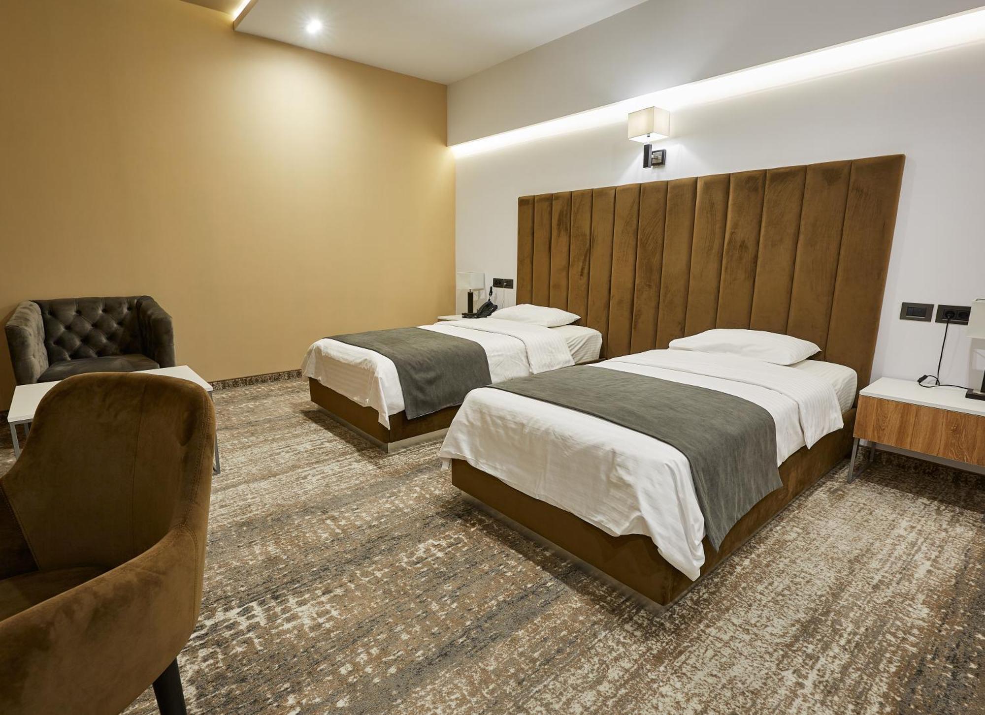 Aghababyan's Hotel Yerevan Ruang foto Deluxe Room
