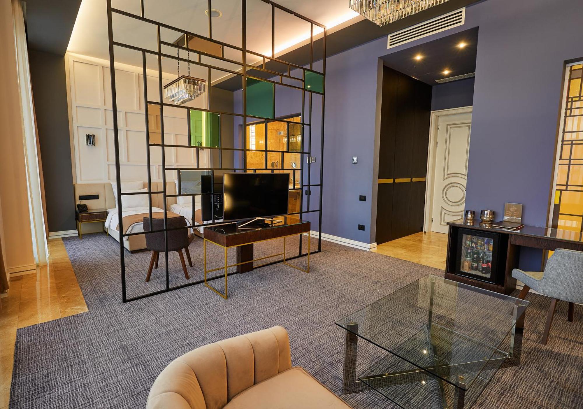 Aghababyan's Hotel Yerevan Bagian luar foto Suite