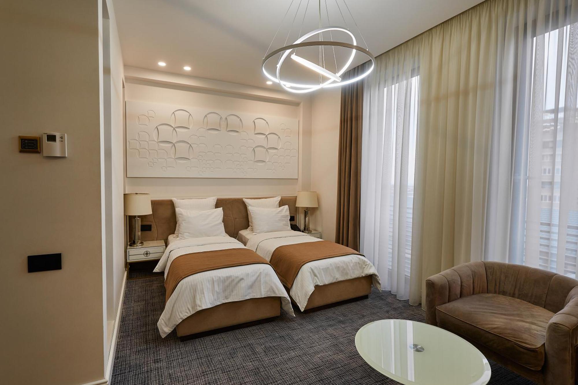 Aghababyan's Hotel Yerevan Ruang foto A room at the hotel