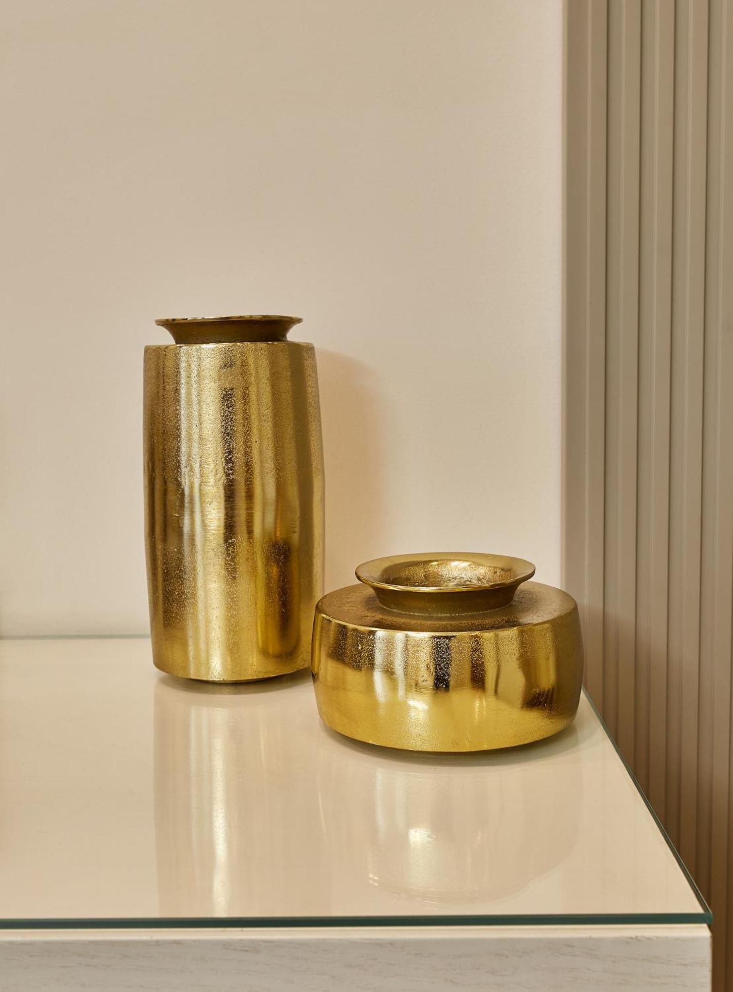 Aghababyan's Hotel Yerevan Ruang foto Gold ceramic vases