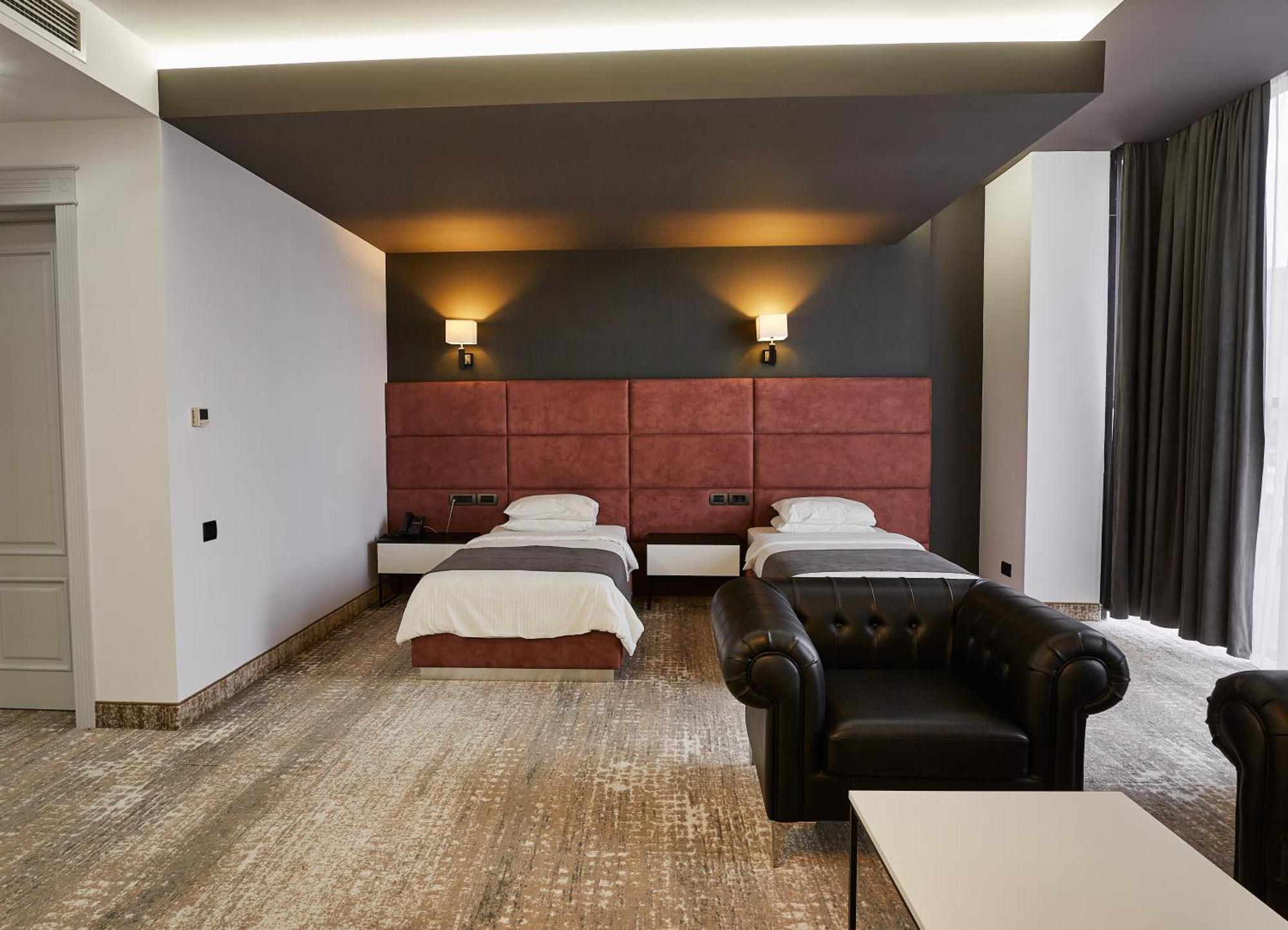 Aghababyan's Hotel Yerevan Ruang foto A room at the hotel