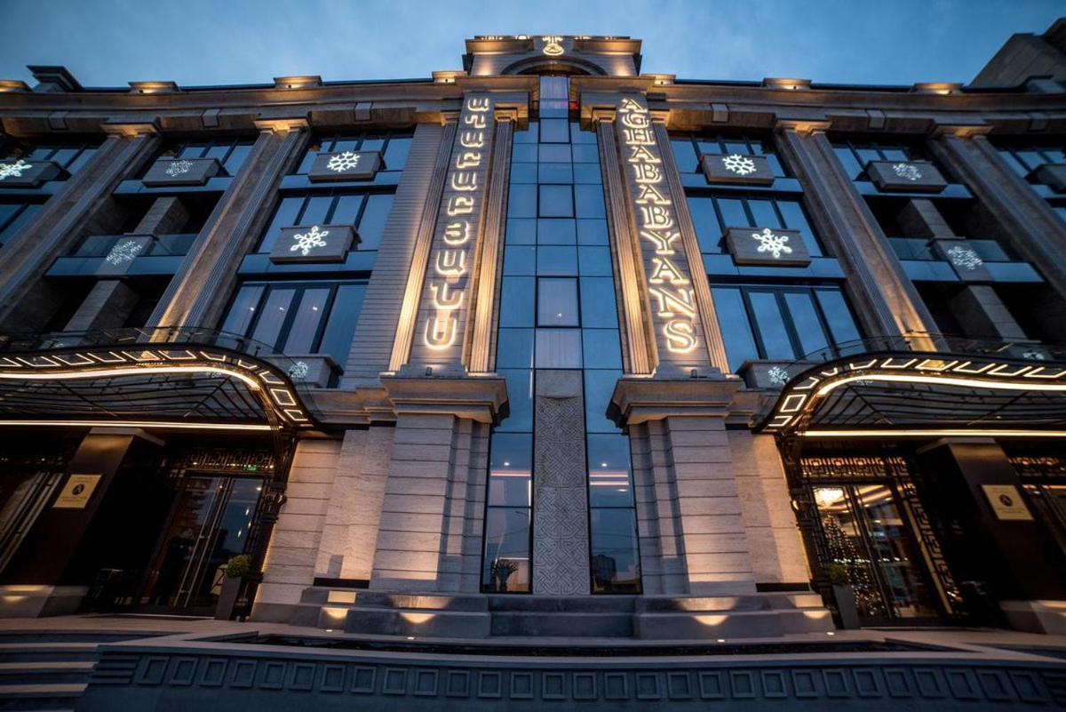 Aghababyan's Hotel Yerevan Bagian luar foto