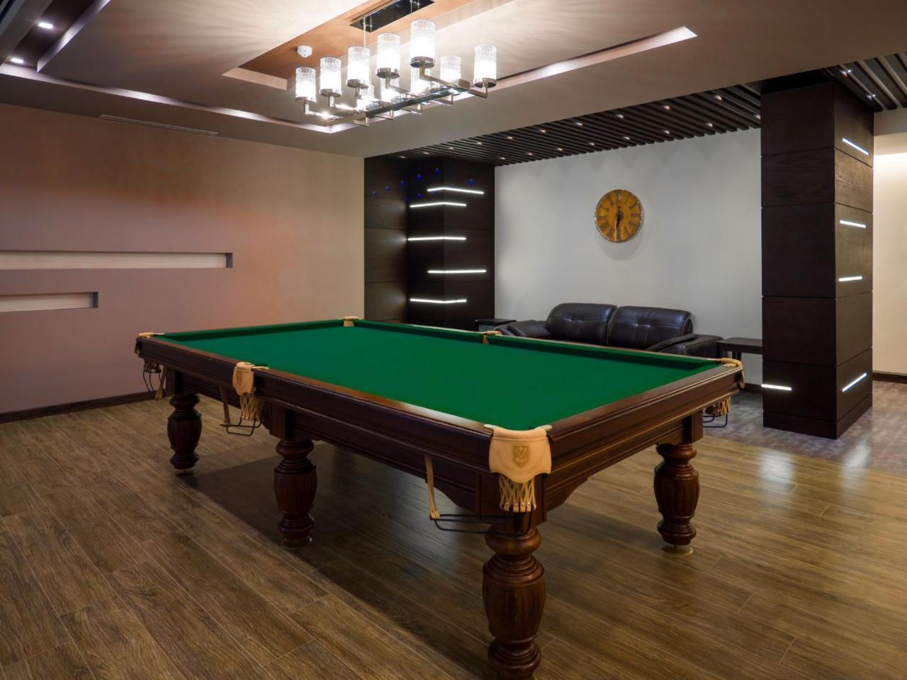 Aghababyan's Hotel Yerevan Bagian luar foto A pool table