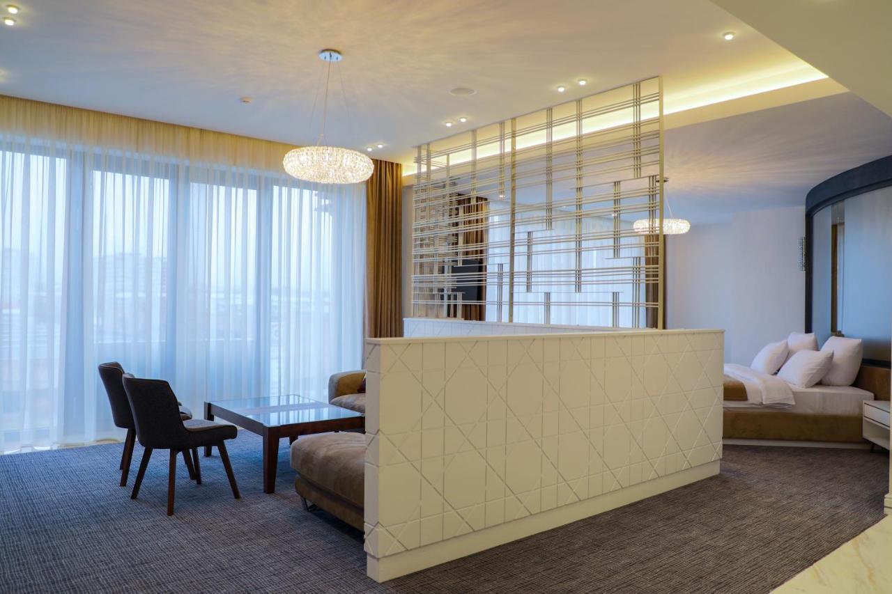 Aghababyan's Hotel Yerevan Bagian luar foto A suite at the hotel