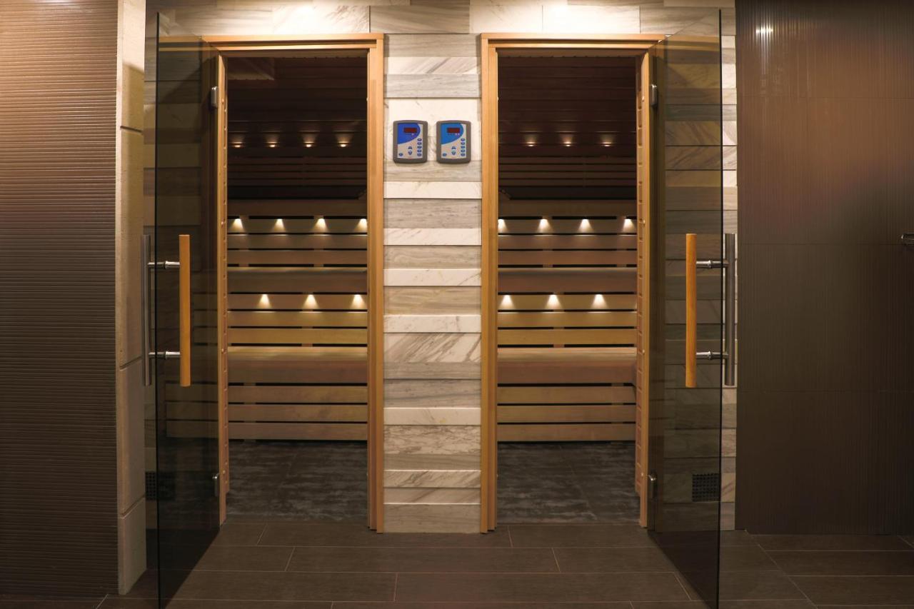 Aghababyan's Hotel Yerevan Bagian luar foto A modern door
