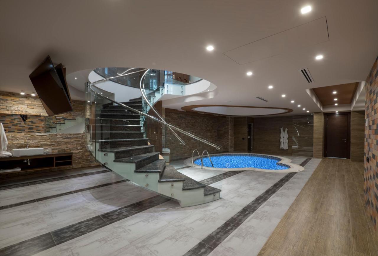 Aghababyan's Hotel Yerevan Bagian luar foto The interior of the hotel