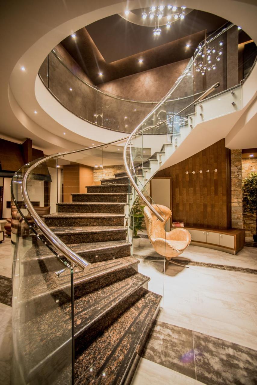 Aghababyan's Hotel Yerevan Bagian luar foto The lobby of the hotel