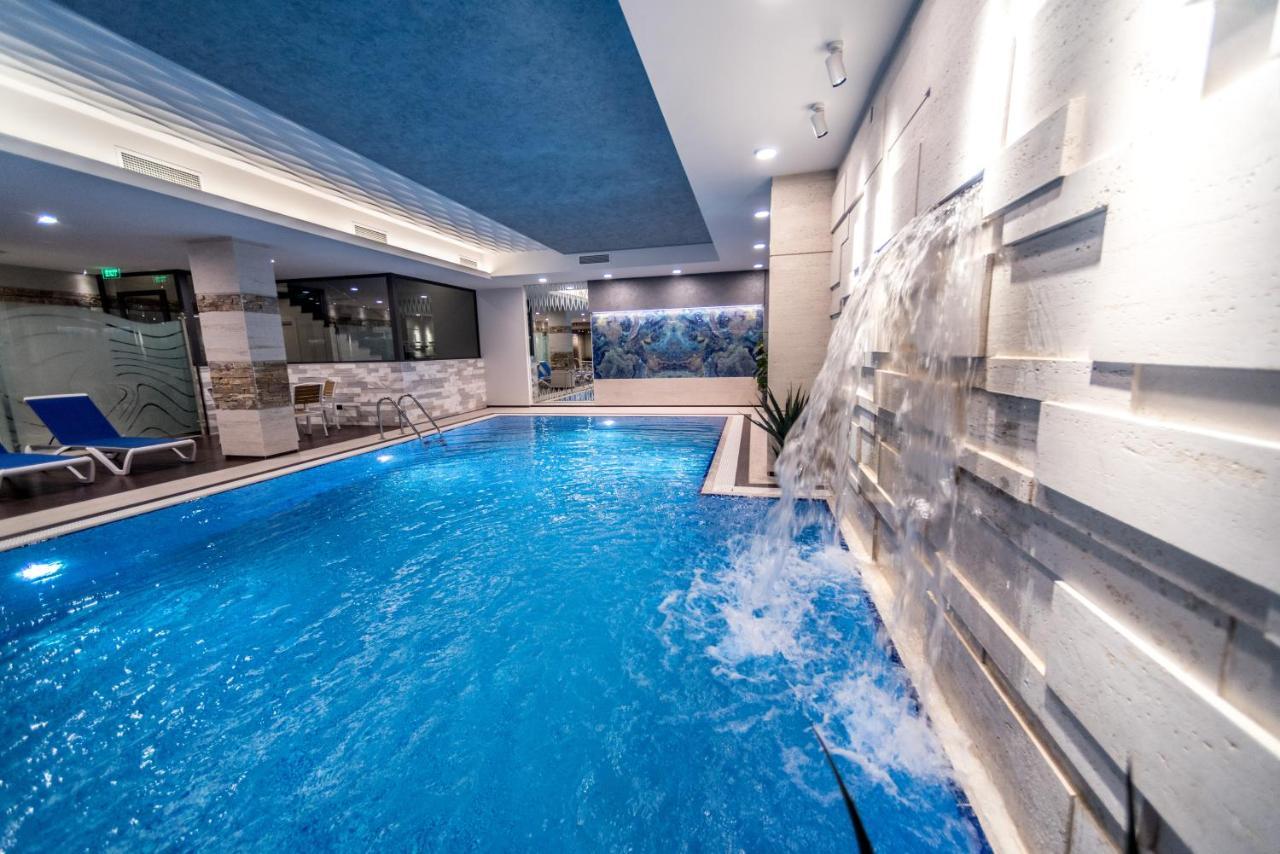 Aghababyan's Hotel Yerevan Bagian luar foto The swimming pool at the hotel