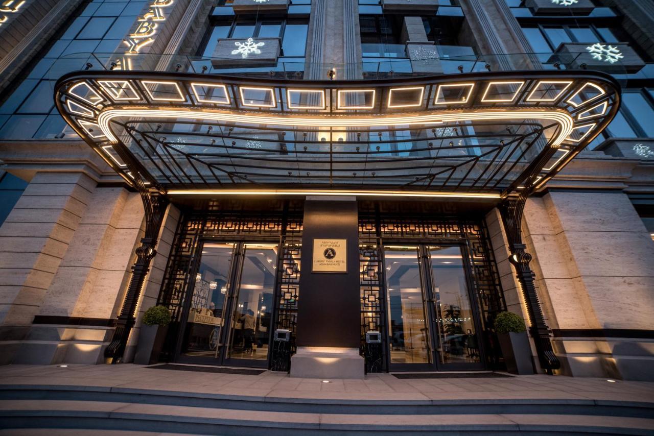 Aghababyan's Hotel Yerevan Bagian luar foto Entrance of the hotel