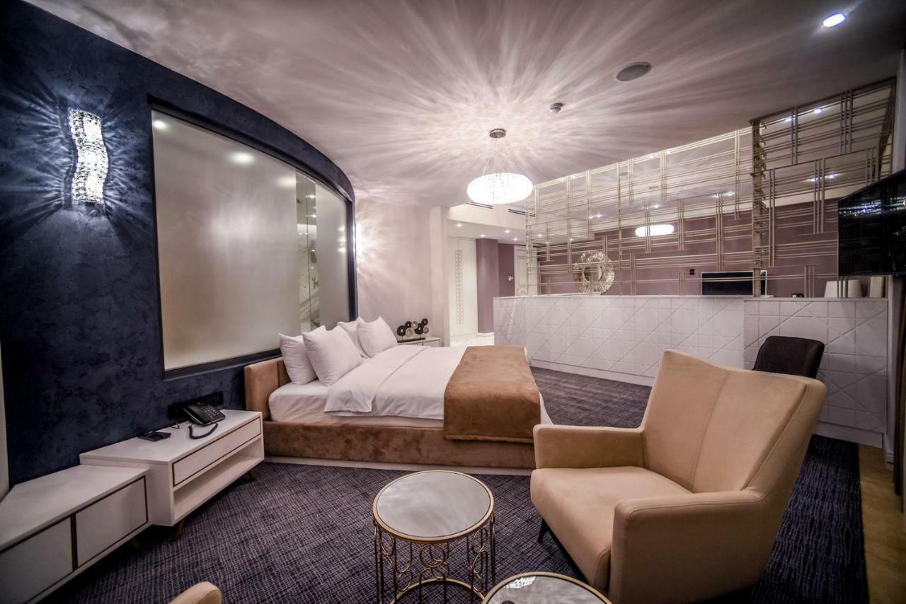 Aghababyan's Hotel Yerevan Bagian luar foto Suite