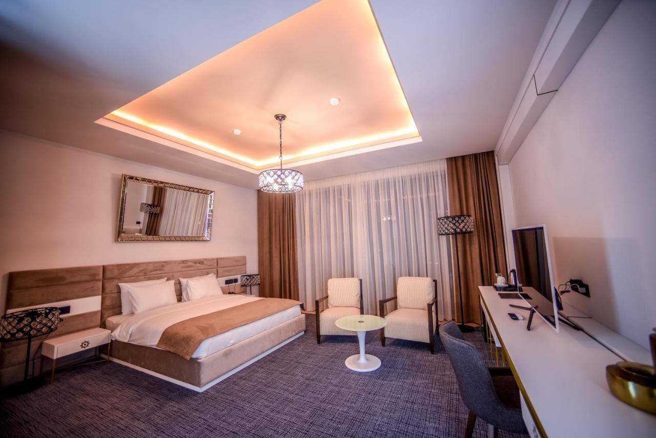 Aghababyan's Hotel Yerevan Bagian luar foto